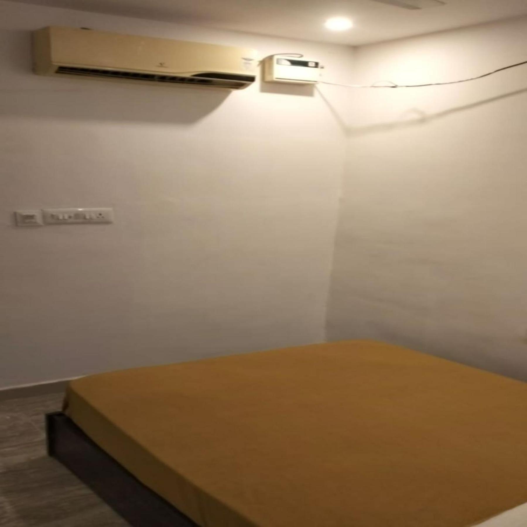 Queen D Tower - By Grands Inn Hospitality Tallākulam Esterno foto